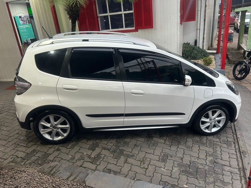 FIT 1.5 TWIST 16V FLEX 4P AUTOMÁTICO - 2014 - TRêS COROAS