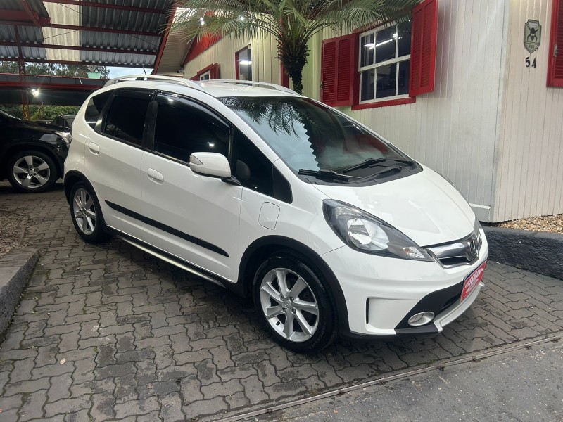 fit 1.5 twist 16v flex 4p automatico 2014 tres coroas
