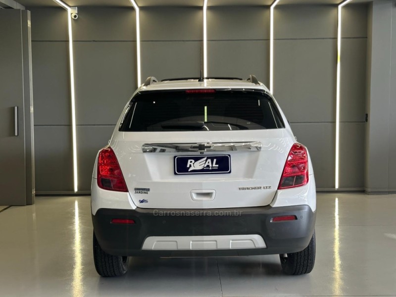 TRACKER 1.8 MPFI LTZ 4X2 16V FLEX 4P AUTOMÁTICO - 2015 - SAPIRANGA