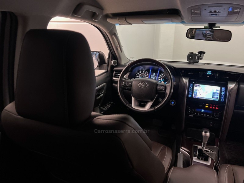 HILUX SW4 2.7 SRV 4X2 16V FLEX 7 LUGARES 4P AUTOMÁTICO - 2019 - FLORES DA CUNHA