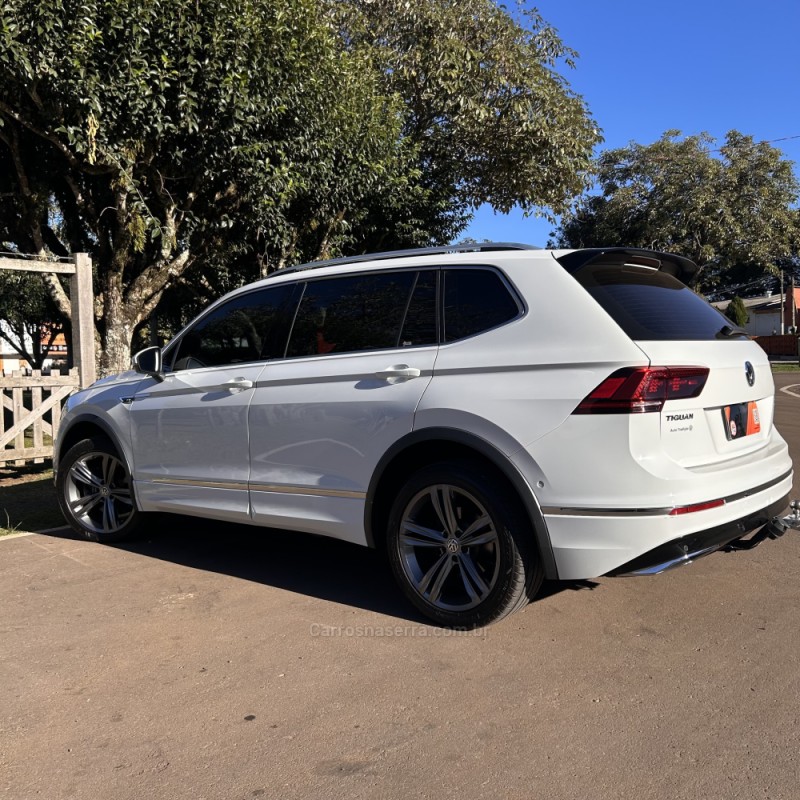TIGUAN 2.0 ALLSPACE R-LINE 350 TSI 4X4 GASOLINA 4P - 2021 - VACARIA