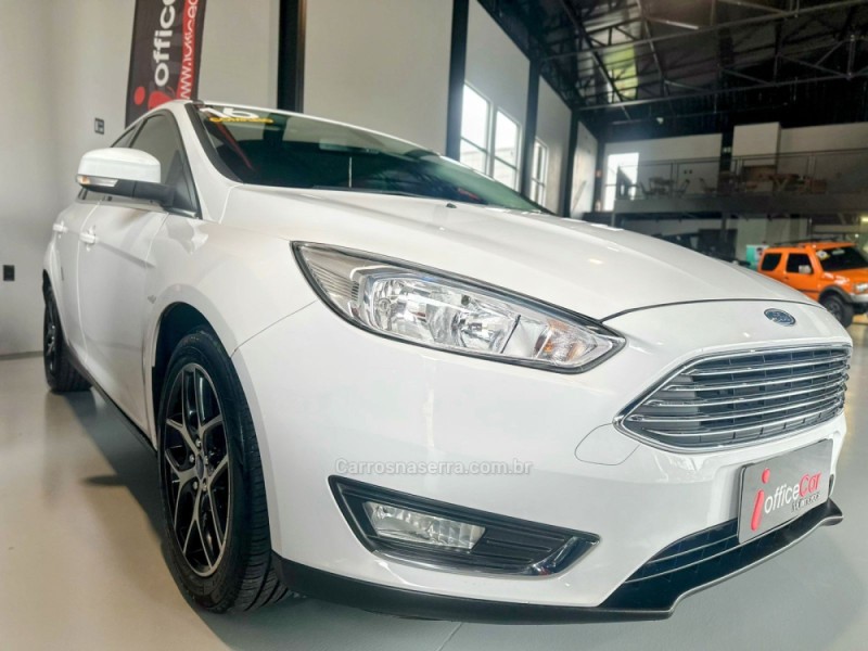 FOCUS 2.0 TITANIUM PLUS 16V FLEX 4P AUTOMÁTICO - 2016 - TRêS COROAS