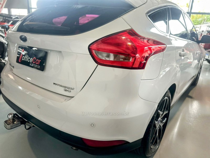 FOCUS 2.0 TITANIUM PLUS 16V FLEX 4P AUTOMÁTICO - 2016 - TRêS COROAS