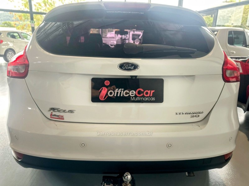 FOCUS 2.0 TITANIUM PLUS 16V FLEX 4P AUTOMÁTICO - 2016 - TRêS COROAS