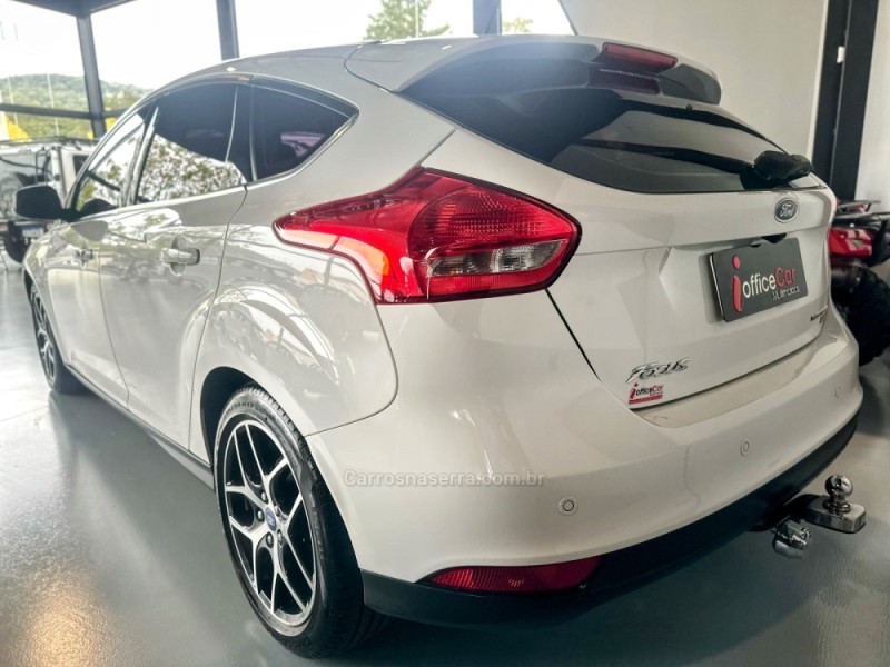 FOCUS 2.0 TITANIUM PLUS 16V FLEX 4P AUTOMÁTICO - 2016 - TRêS COROAS