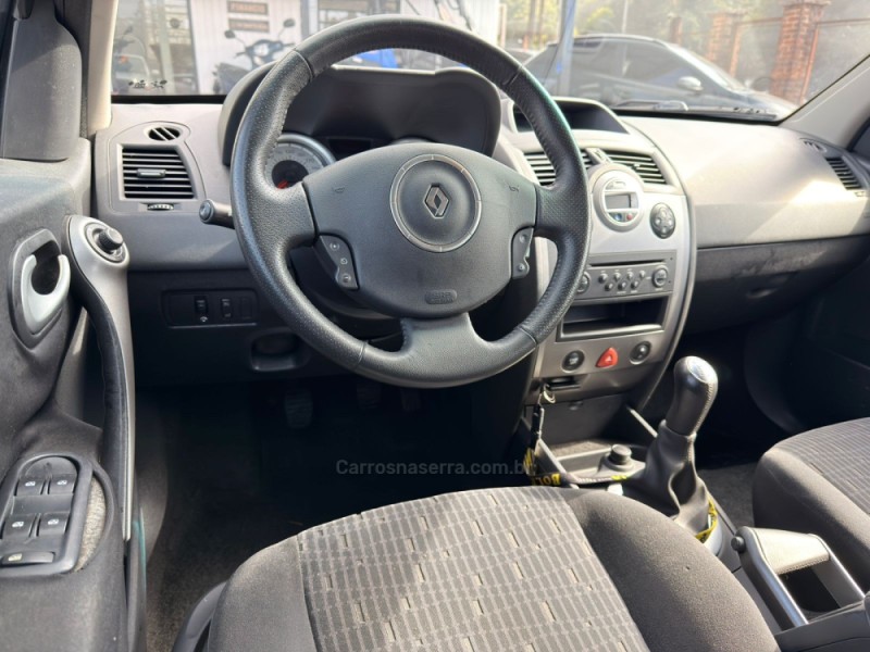 MÉGANE 1.6 DYNAMIQUE GRAND TOUR 16V FLEX 4P MANUAL - 2013 - CANELA