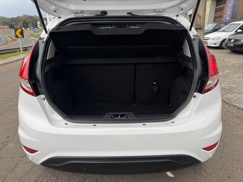 FIESTA 1.6 SE HATCH PLUS 16V FLEX 4P MANUAL - 2018 - DOIS IRMãOS