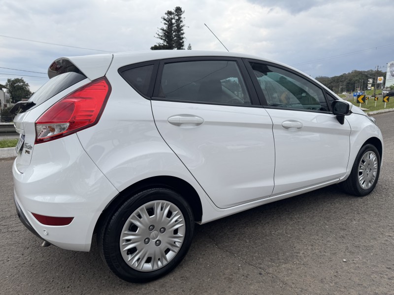 FIESTA 1.6 SE HATCH PLUS 16V FLEX 4P MANUAL - 2018 - DOIS IRMãOS