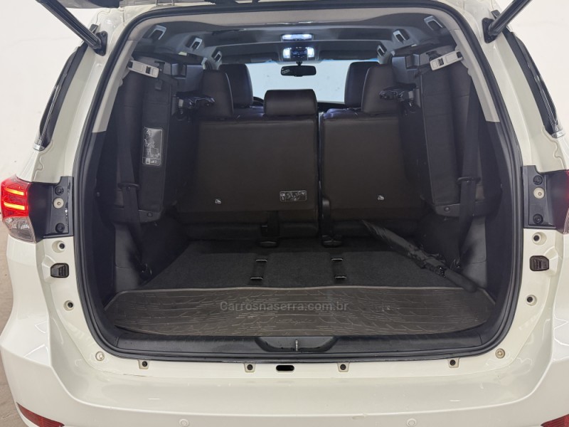 HILUX SW4 2.8 SRX 4X4 7 LUGARES 16V TURBO INTERCOOLER DIESEL 4P AUTOMÁTICO - 2016 - CAXIAS DO SUL