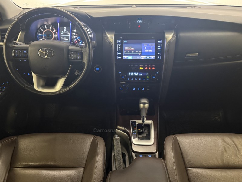 HILUX SW4 2.8 SRX 4X4 7 LUGARES 16V TURBO INTERCOOLER DIESEL 4P AUTOMÁTICO - 2016 - CAXIAS DO SUL