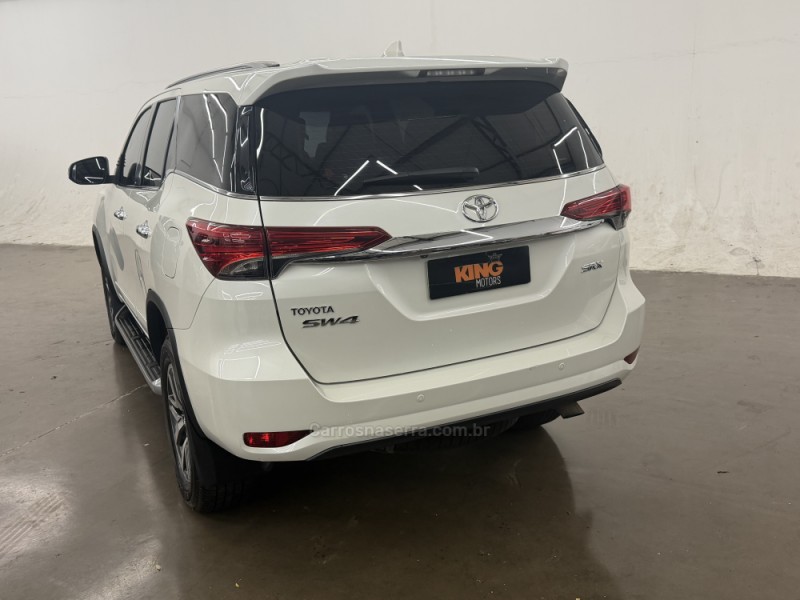 HILUX SW4 2.8 SRX 4X4 7 LUGARES 16V TURBO INTERCOOLER DIESEL 4P AUTOMÁTICO - 2016 - CAXIAS DO SUL