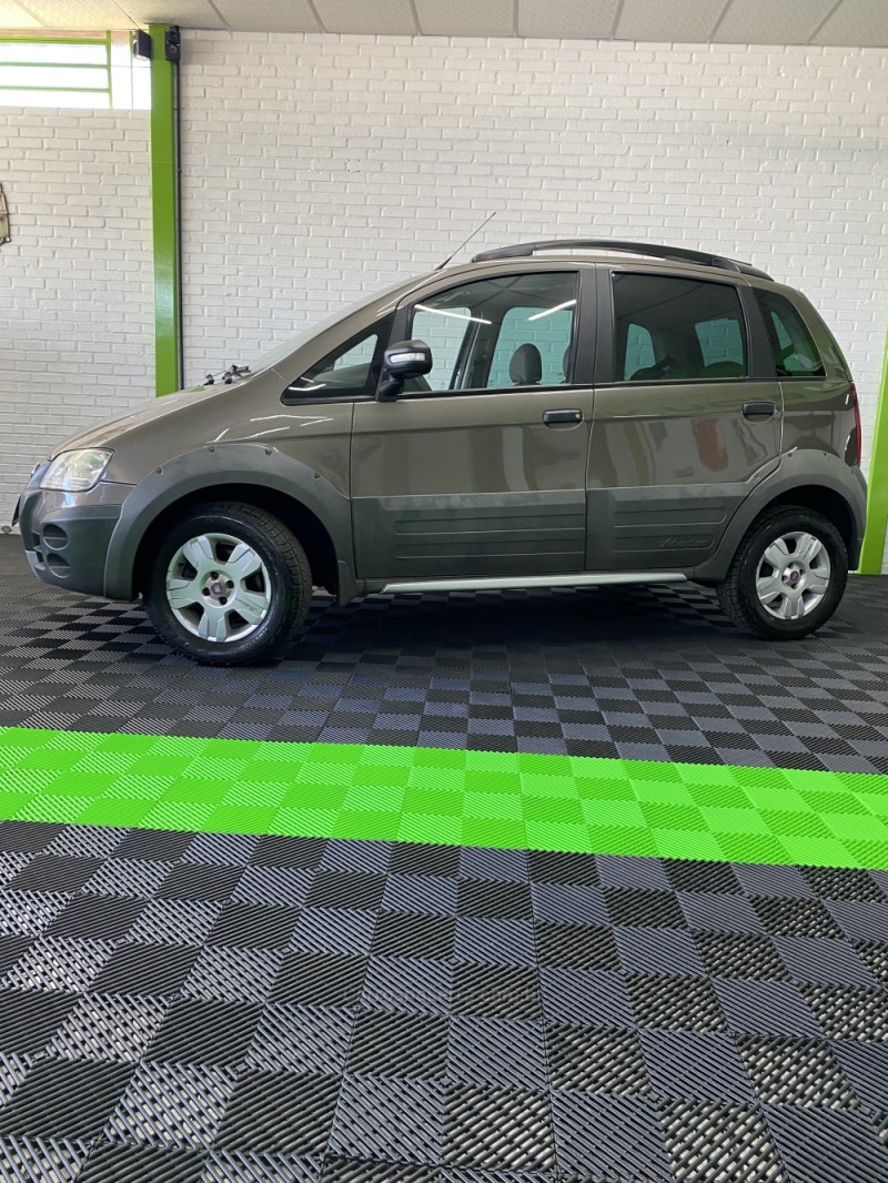 IDEA 1.8 MPI ADVENTURE 8V FLEX 4P MANUAL - 2009 - VACARIA