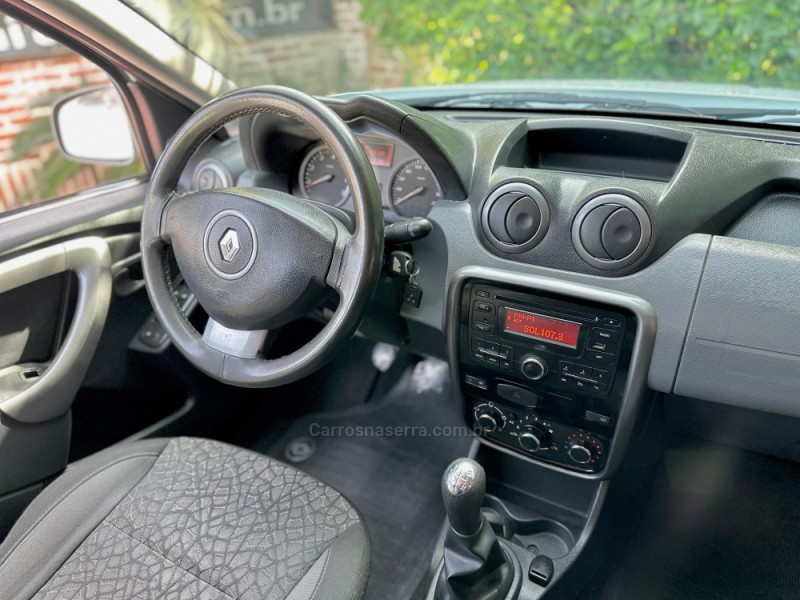 DUSTER 1.6 EXPRESSION 4X2 16V FLEX 4P MANUAL - 2015 - ROLANTE