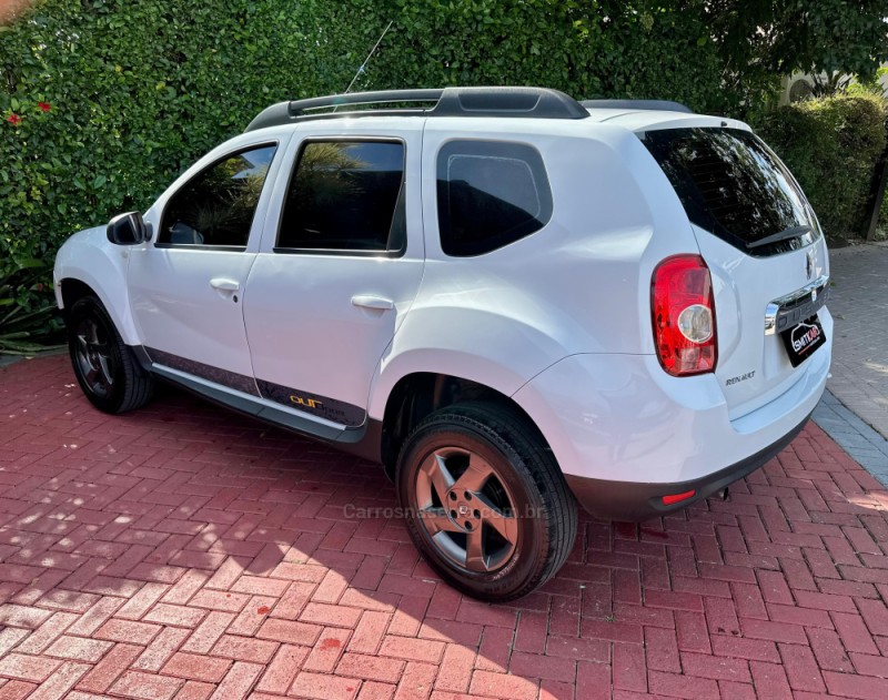 DUSTER 1.6 EXPRESSION 4X2 16V FLEX 4P MANUAL - 2015 - ROLANTE