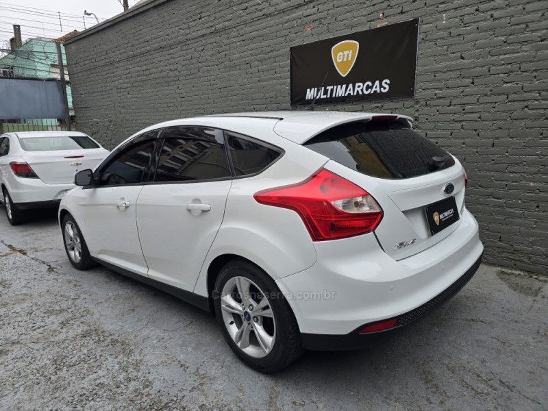 FOCUS 1.6 SE HATCH 16V FLEX 4P AUTOMÁTICO - 2014 - CAXIAS DO SUL