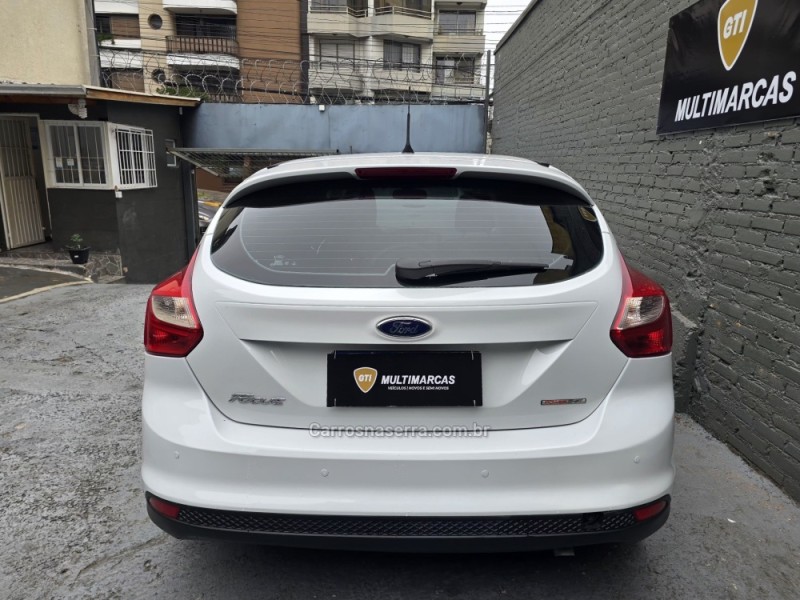FOCUS 1.6 SE HATCH 16V FLEX 4P AUTOMÁTICO - 2014 - CAXIAS DO SUL