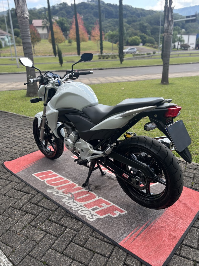 CB 300R  - 2014 - FELIZ