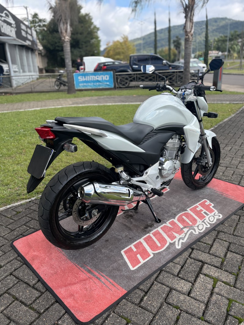 CB 300R  - 2014 - FELIZ