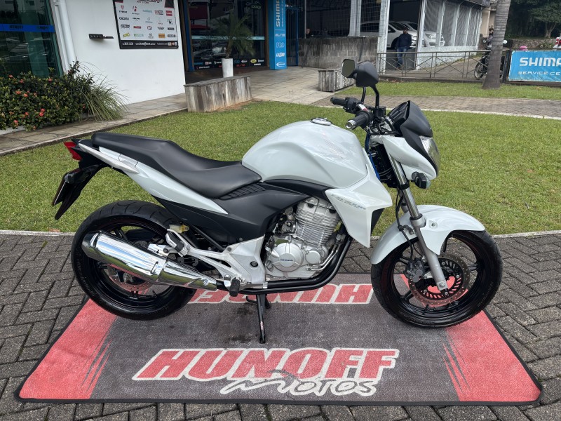 cb 300r  2014 feliz