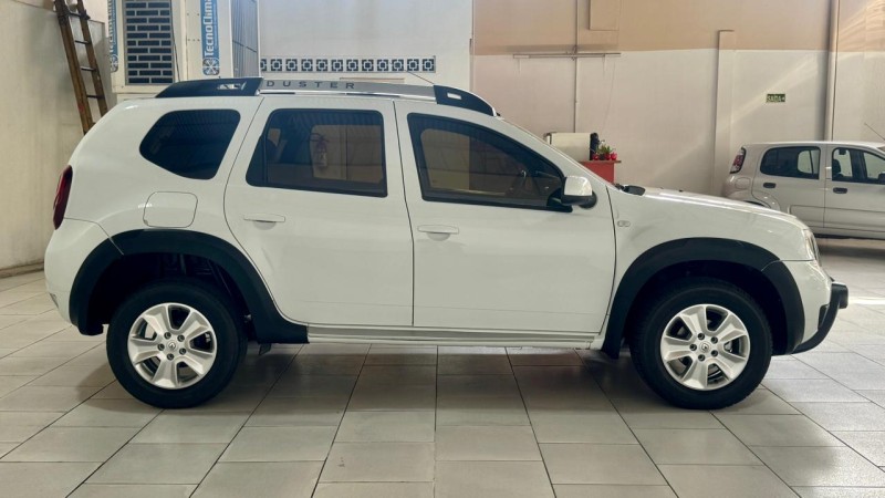 DUSTER 1.6 DYNAMIQUE 4X2 16V FLEX 4P MANUAL - 2016 - ESTâNCIA VELHA