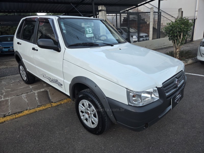 UNO 1.0 FIREFLY FLEX WAY 4P MANUAL - 2013 - PICADA CAFé