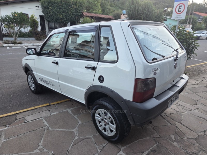 UNO 1.0 FIREFLY FLEX WAY 4P MANUAL - 2013 - PICADA CAFé