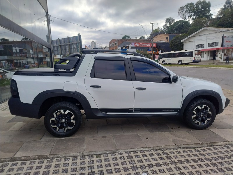 DUSTER OROCH 1.3 TCE OUTSIDER 4P FLEX AUTOMÁTICA - 2023 - CAXIAS DO SUL