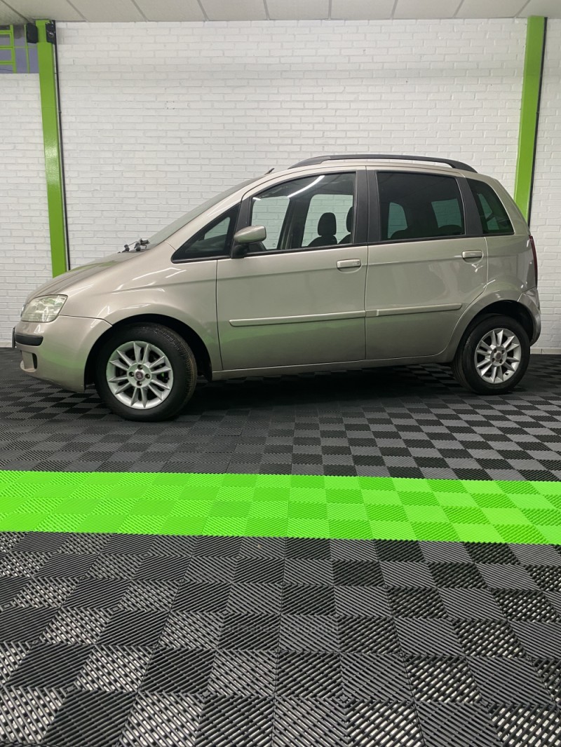 IDEA 1.4 MPI ELX 8V FLEX 4P MANUAL - 2009 - VACARIA
