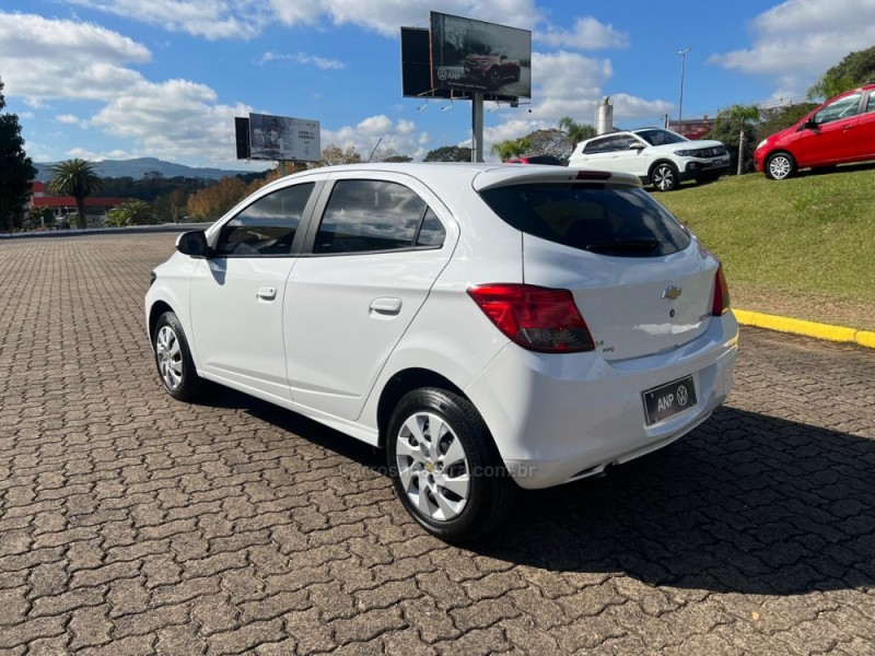 ONIX 1.4 MPFI LT 8V FLEX 4P MANUAL - 2016 - NOVA PETRóPOLIS