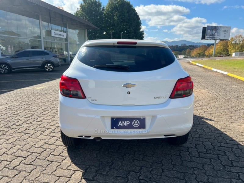 ONIX 1.4 MPFI LT 8V FLEX 4P MANUAL - 2016 - NOVA PETRóPOLIS