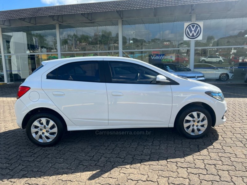 ONIX 1.4 MPFI LT 8V FLEX 4P MANUAL - 2016 - NOVA PETRóPOLIS
