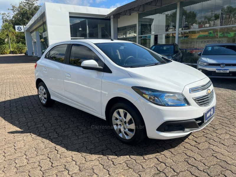 ONIX 1.4 MPFI LT 8V FLEX 4P MANUAL - 2016 - NOVA PETRóPOLIS