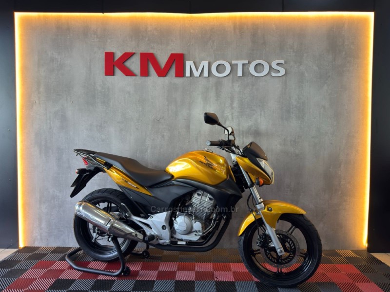 cb 300r  2010 portao