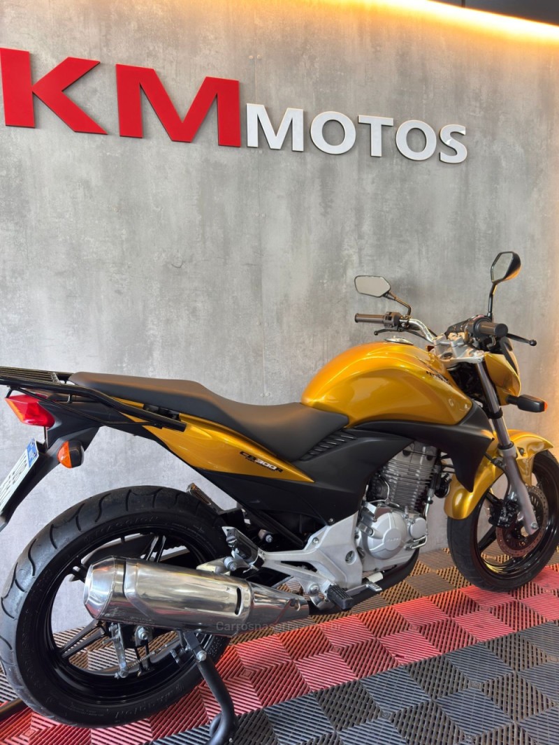 CB 300R  - 2010 - PORTãO