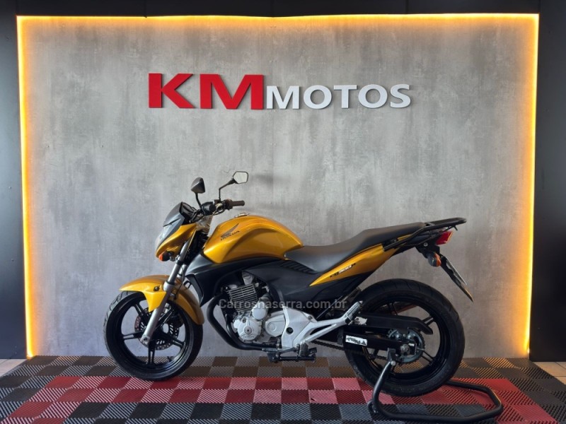 CB 300R  - 2010 - PORTãO