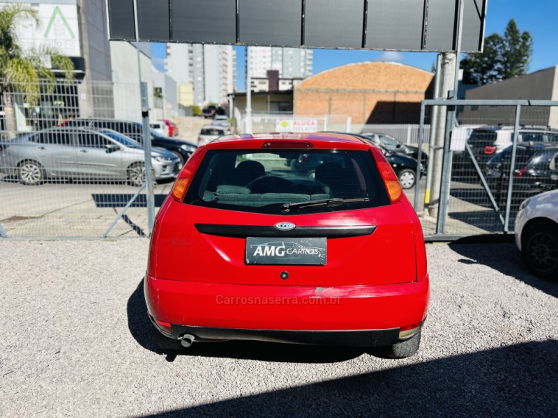 FOCUS 1.8 16V GASOLINA 4P MANUAL - 2001 - CAXIAS DO SUL