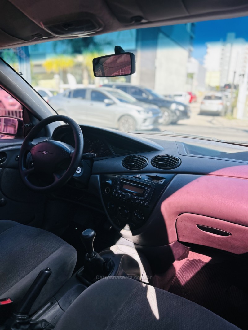 FOCUS 1.8 16V GASOLINA 4P MANUAL - 2001 - CAXIAS DO SUL