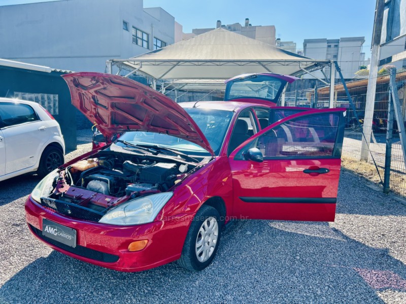 FOCUS 1.8 16V GASOLINA 4P MANUAL - 2001 - CAXIAS DO SUL