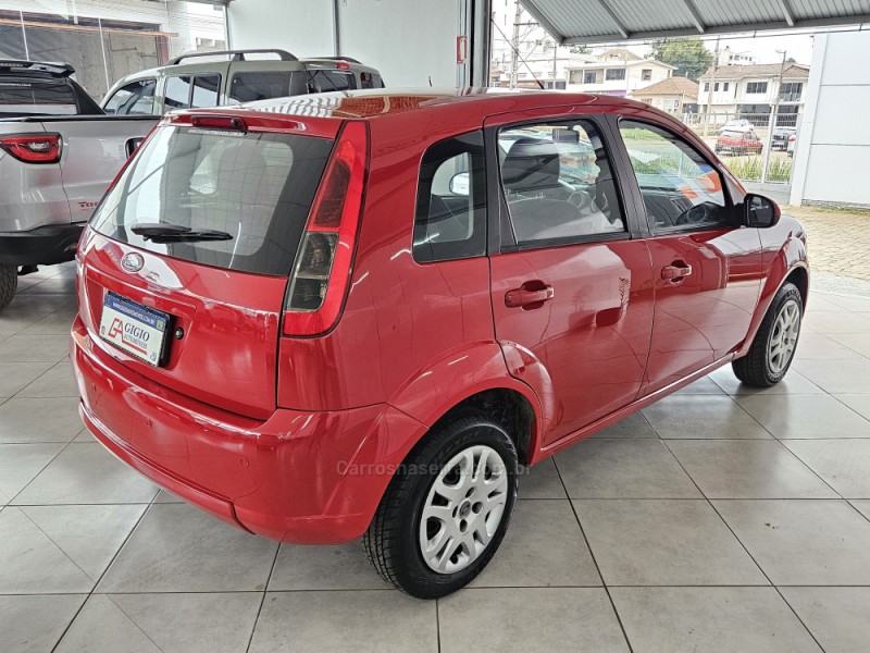 FIESTA 1.6 ROCAM HATCH 8V FLEX 4P MANUAL - 2013 - TAPEJARA