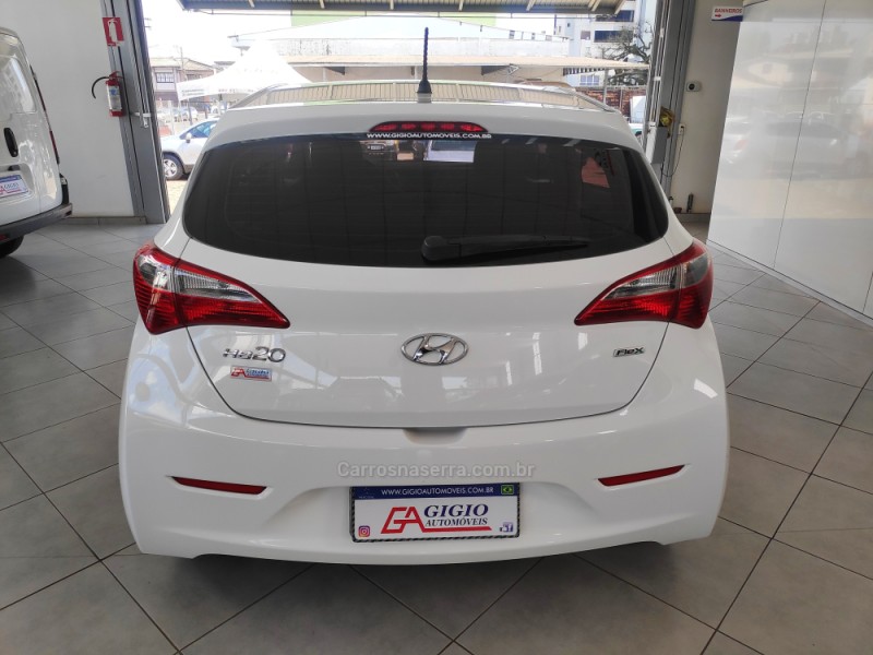 HB20 1.0 COMFORT PLUS 12V FLEX 4P MANUAL - 2014 - TAPEJARA