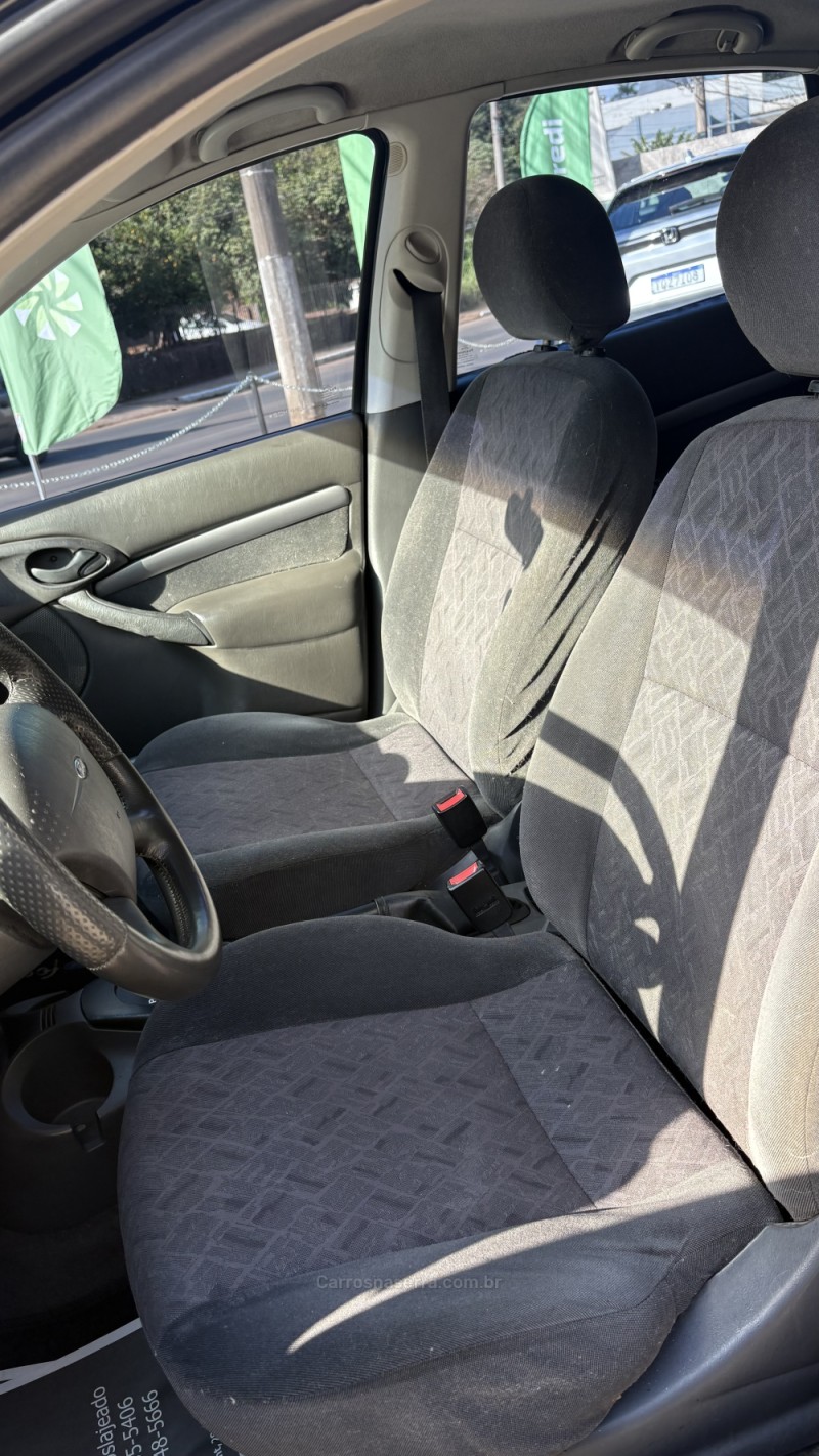FOCUS 2.0 FC 16V GASOLINA 4P AUTOMÁTICO - 2004 - LAJEADO