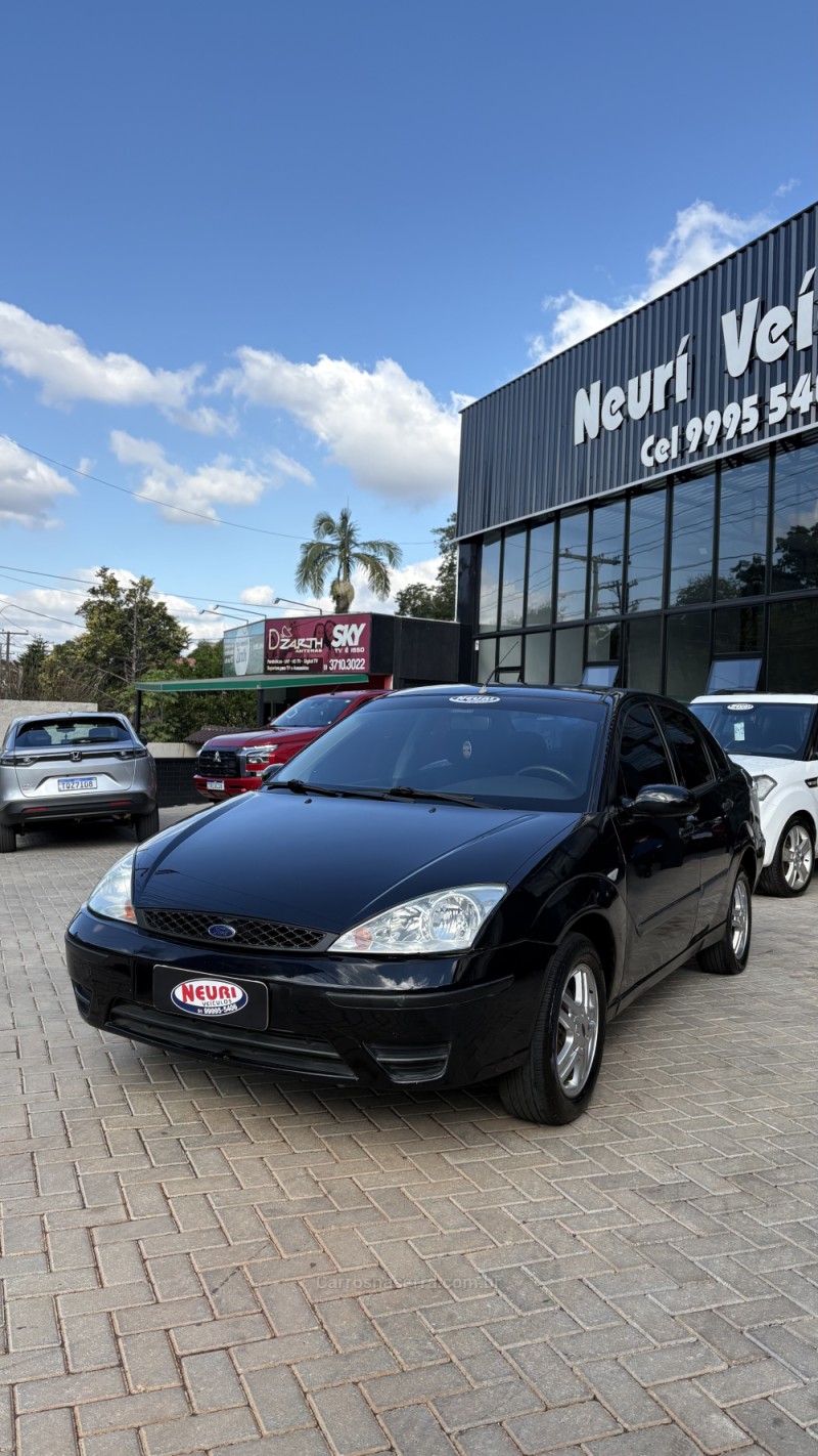 FOCUS 2.0 FC 16V GASOLINA 4P AUTOMÁTICO - 2004 - LAJEADO