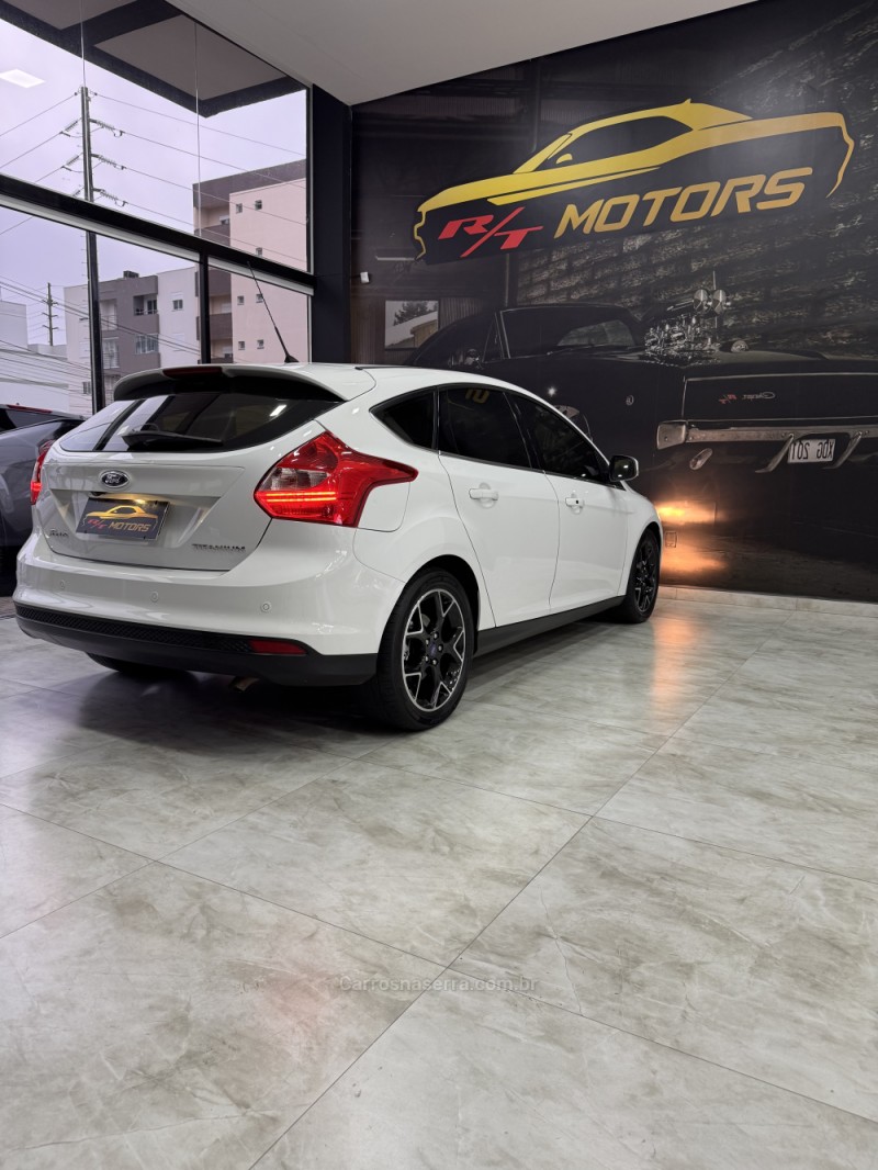 FOCUS 2.0 TITANIUM 16V FLEX 4P AUTOMÁTICO - 2015 - CAXIAS DO SUL