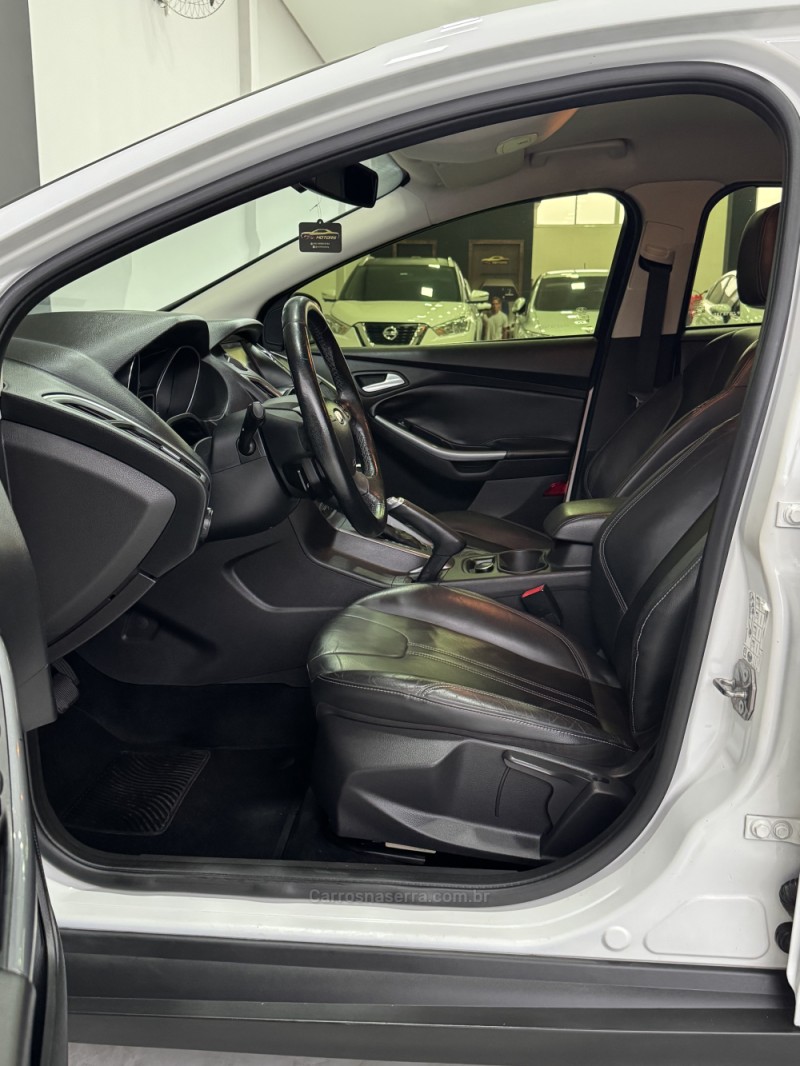 FOCUS 2.0 TITANIUM 16V FLEX 4P AUTOMÁTICO - 2015 - CAXIAS DO SUL