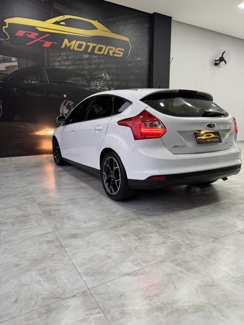 FOCUS 2.0 TITANIUM 16V FLEX 4P AUTOMÁTICO - 2015 - CAXIAS DO SUL