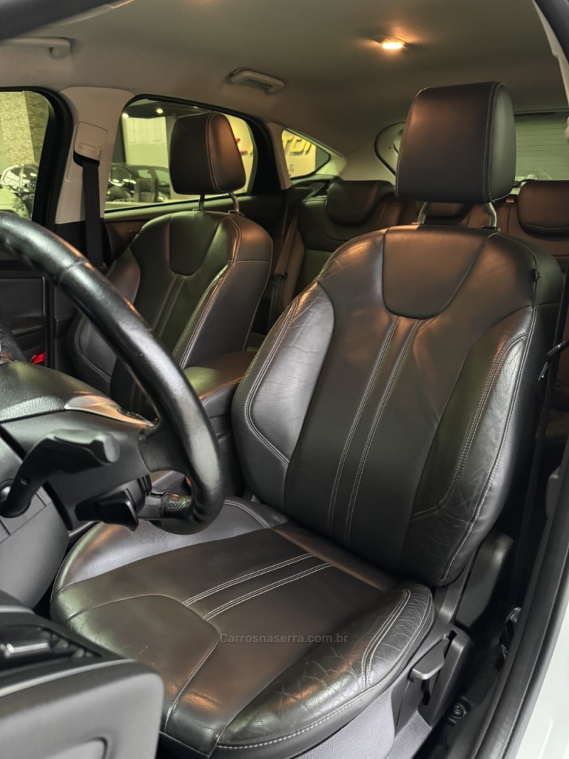 FOCUS 2.0 TITANIUM 16V FLEX 4P AUTOMÁTICO - 2015 - CAXIAS DO SUL