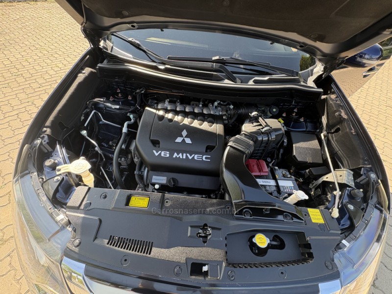 OUTLANDER 3.0 GT 4X4 V6 24V GASOLINA 4P AUTOMÁTICO - 2018 - GARIBALDI
