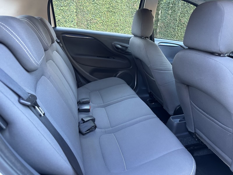 PUNTO 1.4 ATTRACTIVE 8V FLEX 4P MANUAL - 2014 - CAXIAS DO SUL