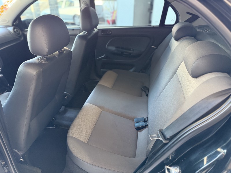 VOYAGE 1.0 MI CITY 8V FLEX 4P MANUAL - 2010 - PORTãO