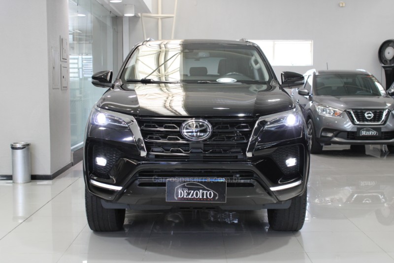 HILUX SW4 2.8 4X4 SRX PLATINUM TURBO 7 LUGARES DIESEL 4P AUTOMÁTICO - 2021 - CAXIAS DO SUL